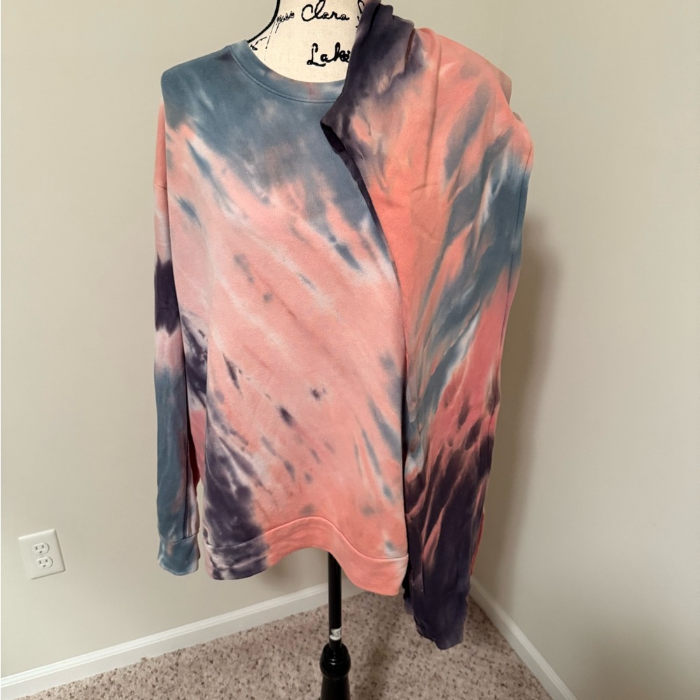 Wild Fable Graphic Sweatshirt in Cream and Black